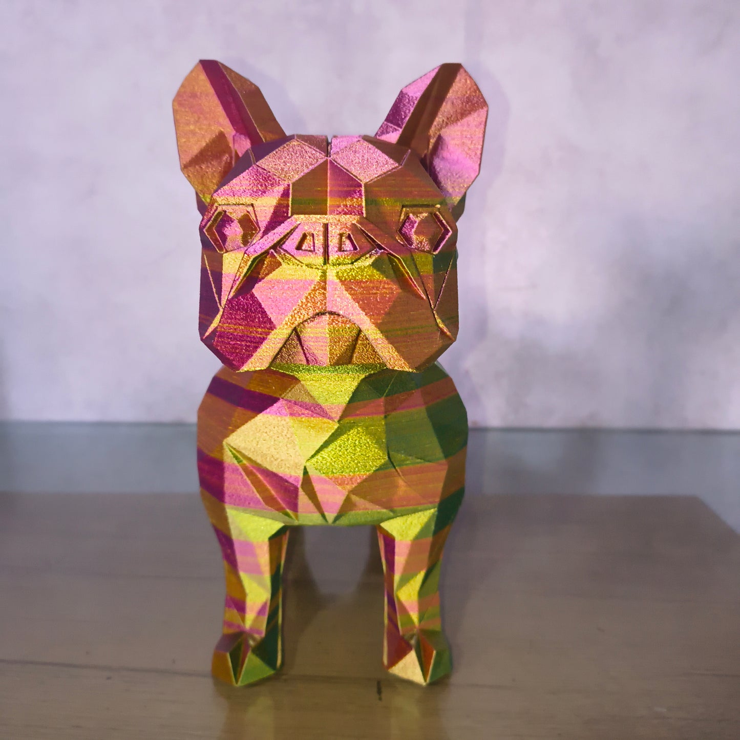 Escultura Cachorro Geométrico Tri Color – 25 cm