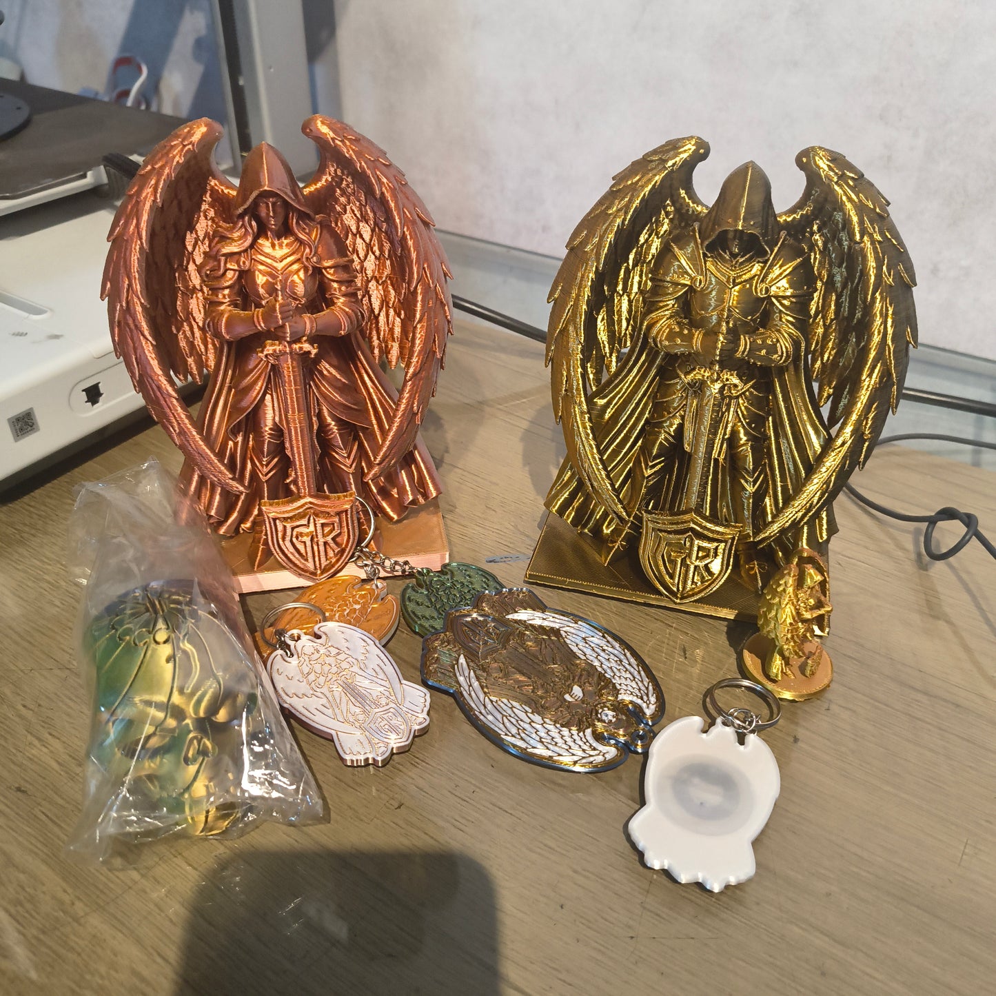 2 esculturas personalizadas com chaveiros nfc teste e envio da caveira tricolor já pago em outro pedido