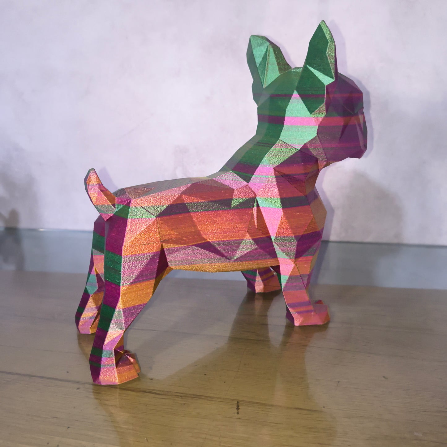 Escultura Cachorro Geométrico Tri Color – 25 cm