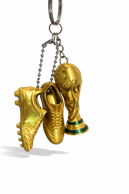 🏆 Kit Chaveiro Copa do Mundo – Taça + Par de Chuteiras Douradas